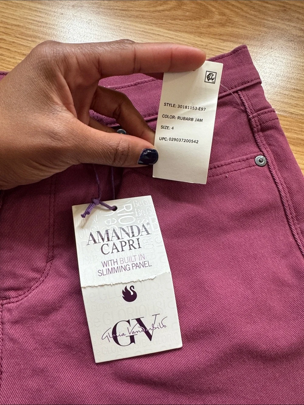 Gloria Vanderbilt 21” ‘Amanda’ Midrise Capris in Plum 🔅 Size 4